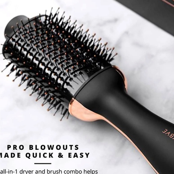Foxybae Other - Rose gold blowout dryer brush